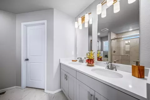 Bath - 45068 Sunflower Ln, Bennett, CO 80102 photo 1 of 2