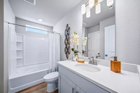 Bath - 45068 Sunflower Ln, Bennett, CO 80102 photo 2 of 2