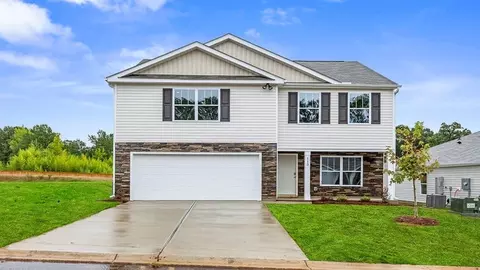 924 Kerwood St, Wellford, SC 29385