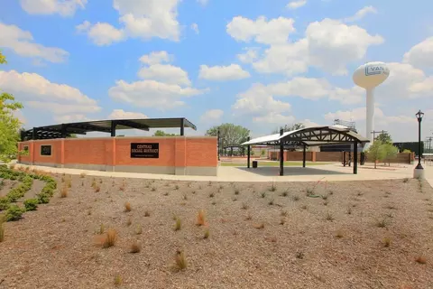 Exterior - 208 N Eagle Point Rd, Van Alstyne, TX 75495 photo 24 of 56