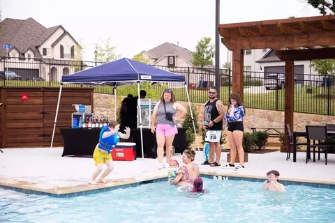 Exterior - 208 N Eagle Point Rd, Van Alstyne, TX 75495 photo 31 of 56