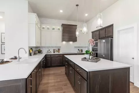Kitchen - 208 N Eagle Point Rd, Van Alstyne, TX 75495 photo 5 of 6