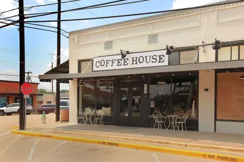 Exterior - 208 N Eagle Point Rd, Van Alstyne, TX 75495 photo 23 of 56