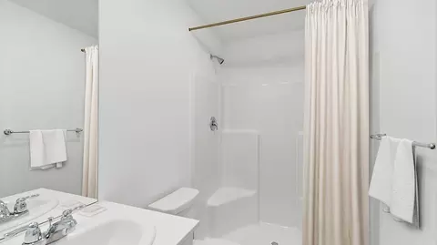 Bath - 16613 Blue Pine St, La Pine, OR 97739 photo 4 of 6
