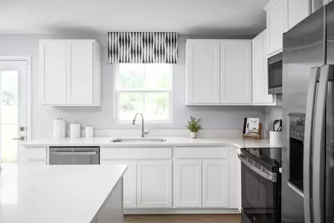 Kitchen - 3918 Murphy Dr, Mchenry, IL 60050 photo 3 of 4