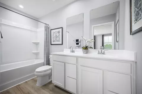 Bath - 3918 Murphy Dr, Mchenry, IL 60050 photo 1 of 2