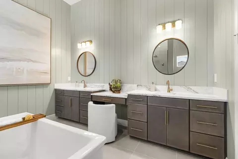 Bath - 17652 Cane Ave, Venice, FL 34293 photo 1 of 1