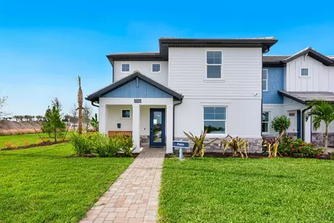 Exterior - 17652 Cane Ave, Venice, FL 34293 photo 5 of 7