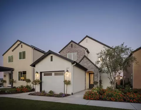 Exterior - 2914 Ruby Port St, Tulare, CA 93274 photo 4 of 7