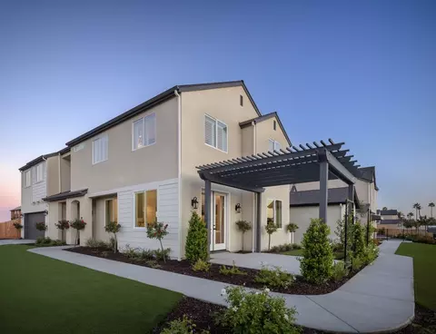Exterior - 2914 Ruby Port St, Tulare, CA 93274 photo 6 of 7