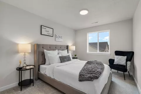 Bedroom - Strong Road, Spokane, WA 99208 photo 5 of 8