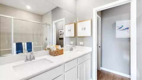 Bath - 442 Cottrell Ln, Aurora, IL 60506 photo 1 of 2