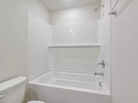 Bath - 1452 Hatteras Rd, Durham, NC 27704 photo 6 of 8