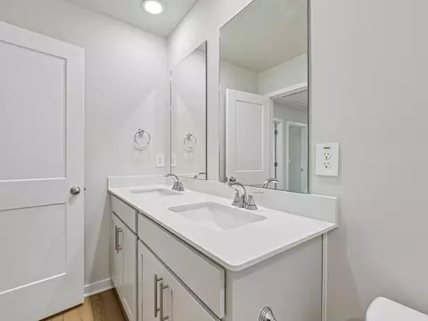 Bath - 1452 Hatteras Rd, Durham, NC 27704 photo 5 of 8