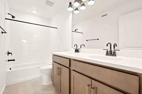 Bath - 6891 Utica Ave, Longmont, CO 80504 photo 3 of 4