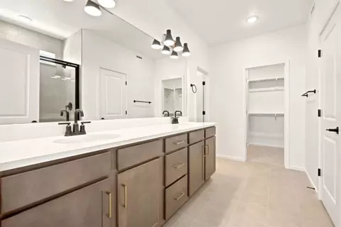 Bath - 6891 Utica Ave, Longmont, CO 80504 photo 1 of 4