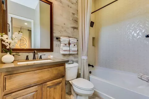 Bath - 1035 E Combs Rd, Queen Creek, AZ 85140 photo 2 of 3