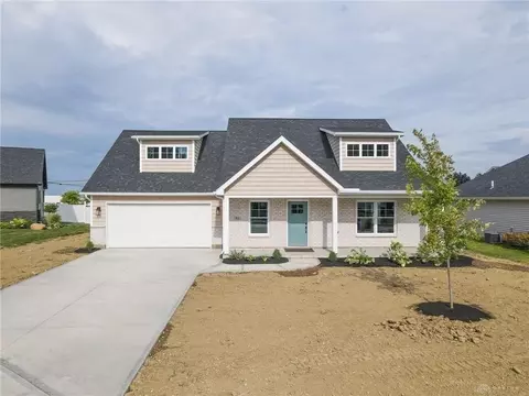 238 Darla Cir, Troy, OH 45373