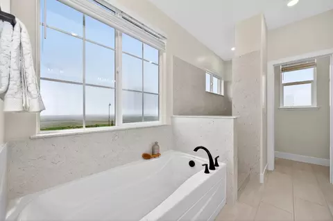 Bath - 3916 Currant St, Placer One, CA 95747 photo 23 of 25