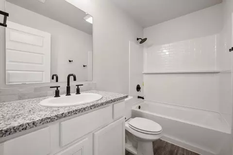 Bath - 8303 Greentree Dr, Lenexa, KS 66227 photo 2 of 2