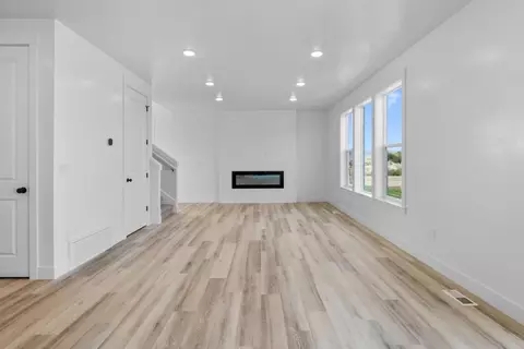 Living - 574 N 600 W, Smithfield, UT 84335 photo 1 of 1