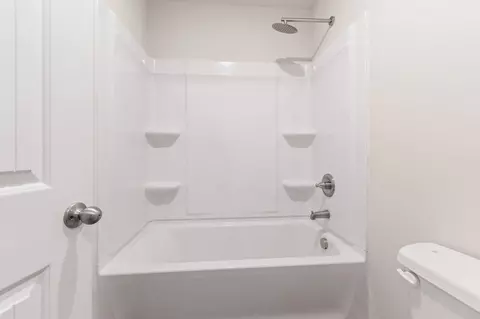Bath - 643 Encore Dr, Perry, GA 31069 photo 6 of 7
