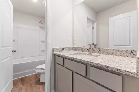 Bath - 643 Encore Dr, Perry, GA 31069 photo 5 of 7