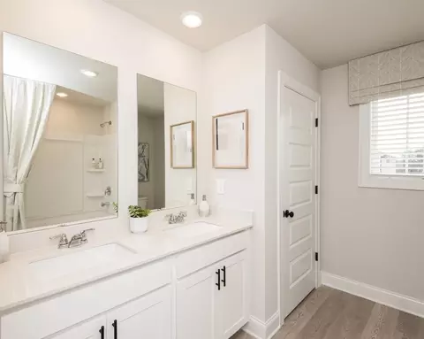 866 Misty Hollow Trl, Lawrenceville, GA 30045