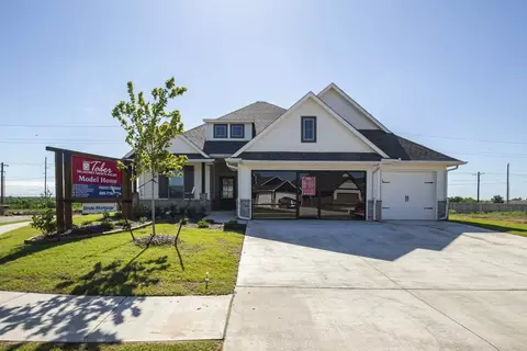 Exterior - 3205 Broadmoore Dr, Moore, OK 73160 photo 14 of 16