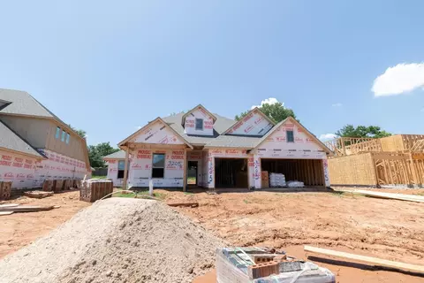 Exterior - 3205 Broadmoore Dr, Moore, OK 73160 photo 13 of 16