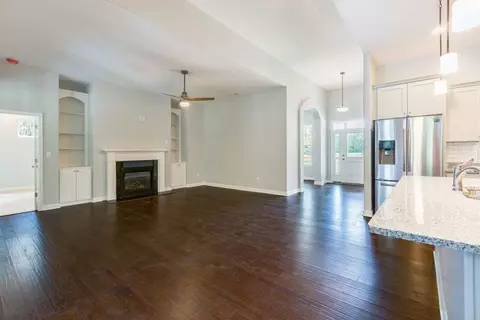 Living - 234 Hall Rd, Hampton, VA 23664 photo 2 of 7