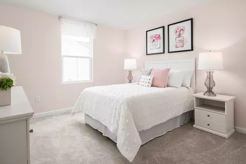 Bedroom - 6280 Orchard Meadows Dr, Elyria, OH 44035 photo 4 of 6