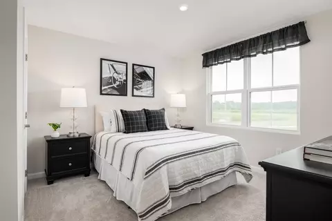 Bedroom - 6280 Orchard Meadows Dr, Elyria, OH 44035 photo 2 of 6