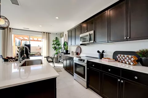 Kitchen - 1061 Talus Way S, Madera, CA 93636 photo 2 of 8