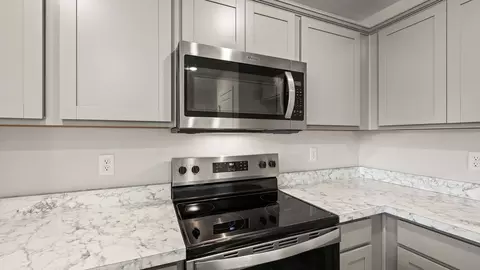 Kitchen - 10312 Mae Ct, Cincinnati, OH 45251 photo 2 of 7