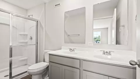 Bath - 10312 Mae Ct, Cincinnati, OH 45251 photo 3 of 15