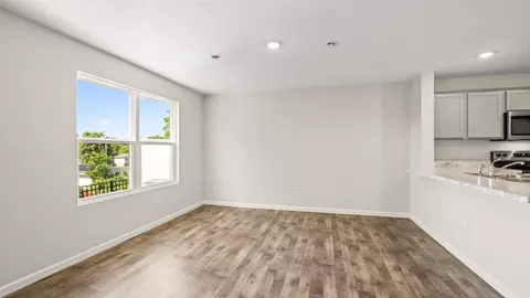 Living - 10312 Mae Ct, Cincinnati, OH 45251 photo 2 of 6