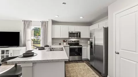 Kitchen - 10312 Mae Ct, Cincinnati, OH 45251 photo 2 of 7