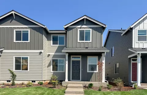 1054 Drake Ln, Woodburn, OR 97071