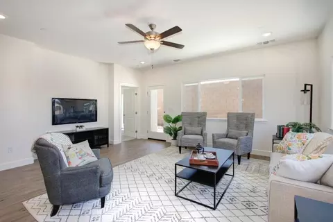 Living - 929 Norman Rd, Galt, CA 95632 photo 2 of 5