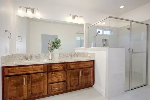 Bath - 929 Norman Rd, Galt, CA 95632 photo 1 of 2