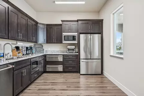 Kitchen - 929 Norman Rd, Galt, CA 95632 photo 4 of 4