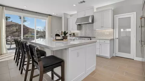 Kitchen - Magic Mtn Pkwy & Commerce Ctr D, Valencia, CA 91381 photo 2 of 4