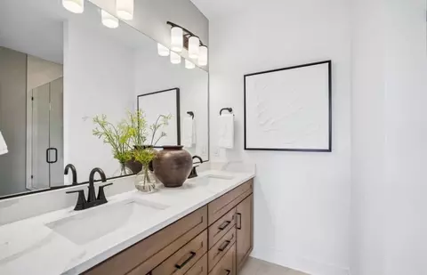 Bath - 42621 Black Angus Dr, Ashburn, VA 20148 photo 3 of 6