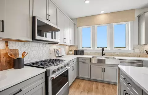 Kitchen - 42621 Black Angus Dr, Ashburn, VA 20148 photo 4 of 6