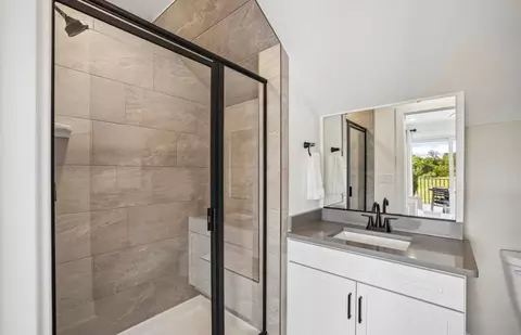Bath - 42621 Black Angus Dr, Ashburn, VA 20148 photo 6 of 6