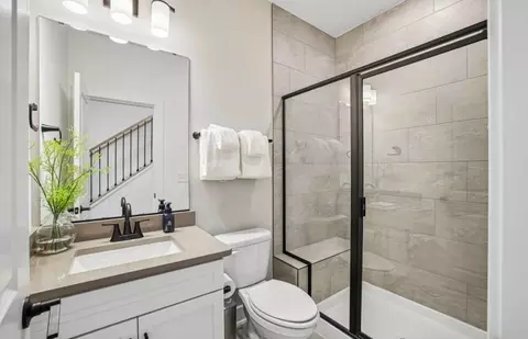 Bath - 42621 Black Angus Dr, Ashburn, VA 20148 photo 1 of 6