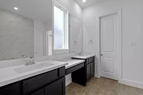 Bath - 325 Vale Run, Kyle, TX 78640 photo 1 of 3