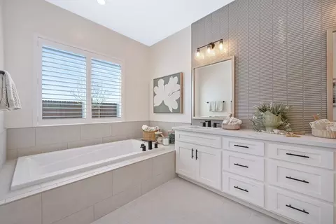Bath - 3963 Story Pl, Placer One, CA 95747 photo 19 of 23