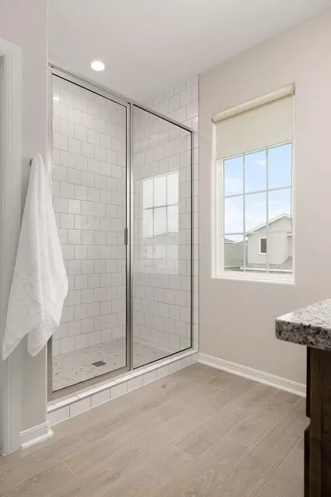 Bath - 3919 Peggy Dr, Laredo, TX 78046 photo 2 of 4